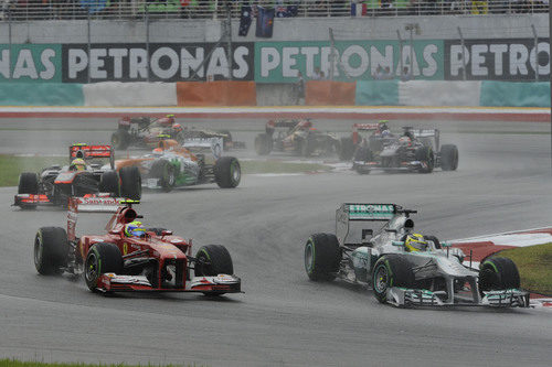 Felipe Massa perdió posiciones en la salida del GP de Malasia 2013
