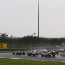 Primeras curvas del Gran Premio de Malasia 2013
