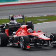 Jules Bianchi, por delante de Valtteri Bottas