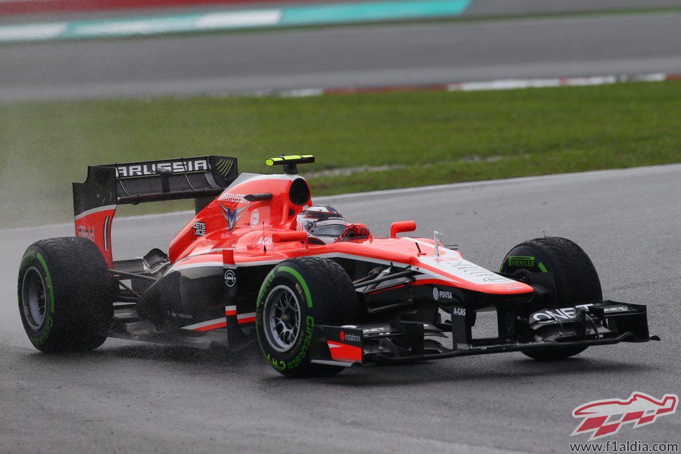 Max Chilton rueda con el Marussia MR02