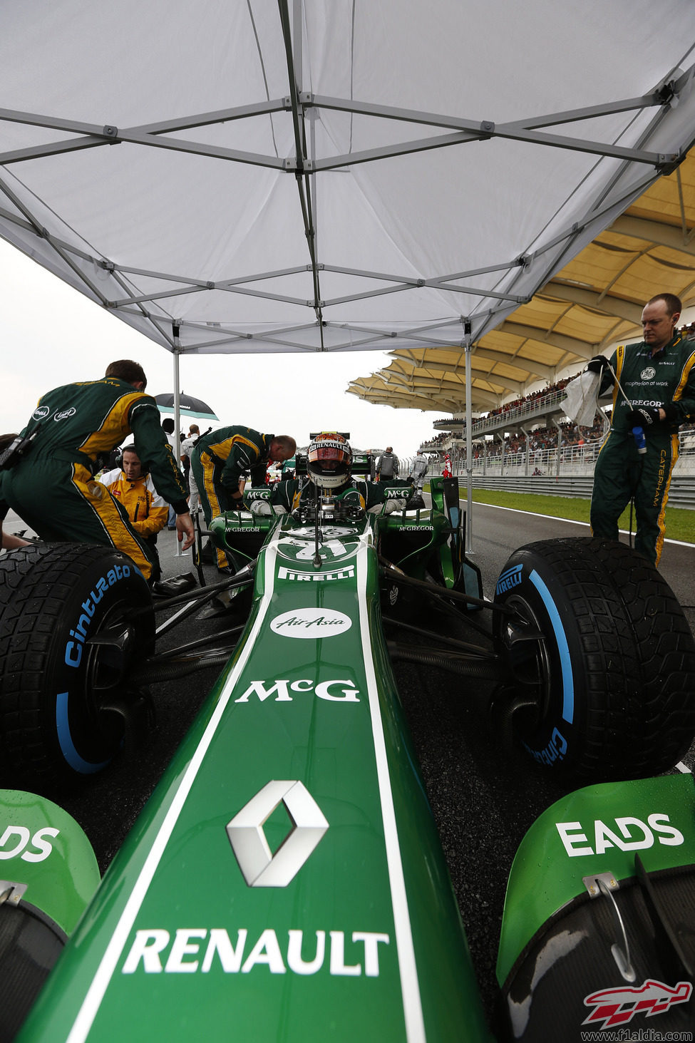 Giedo van der Garde en parrilla