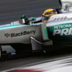 Lewis Hamilton, camino al podio de Sepang