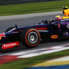 Mark Webber liderando el Gran Premio de Malasia