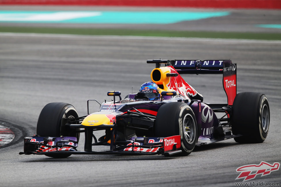 Sebastian Vettel en cabeza