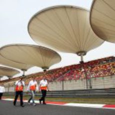 'Track walk' del equipo Force India en China