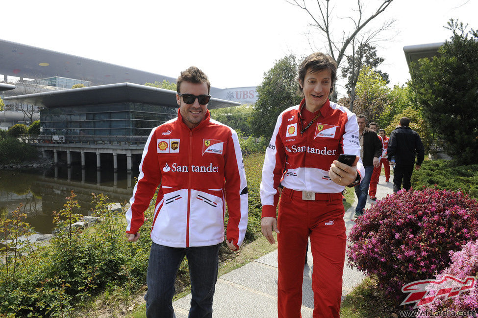 Fernando Alonso y Massimo Rivola 