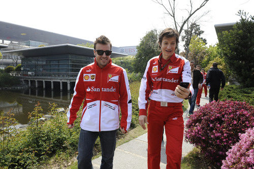 Fernando Alonso y Massimo Rivola 