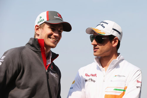 Nico Hülkenberg sonríe junto a Adrian Sutil