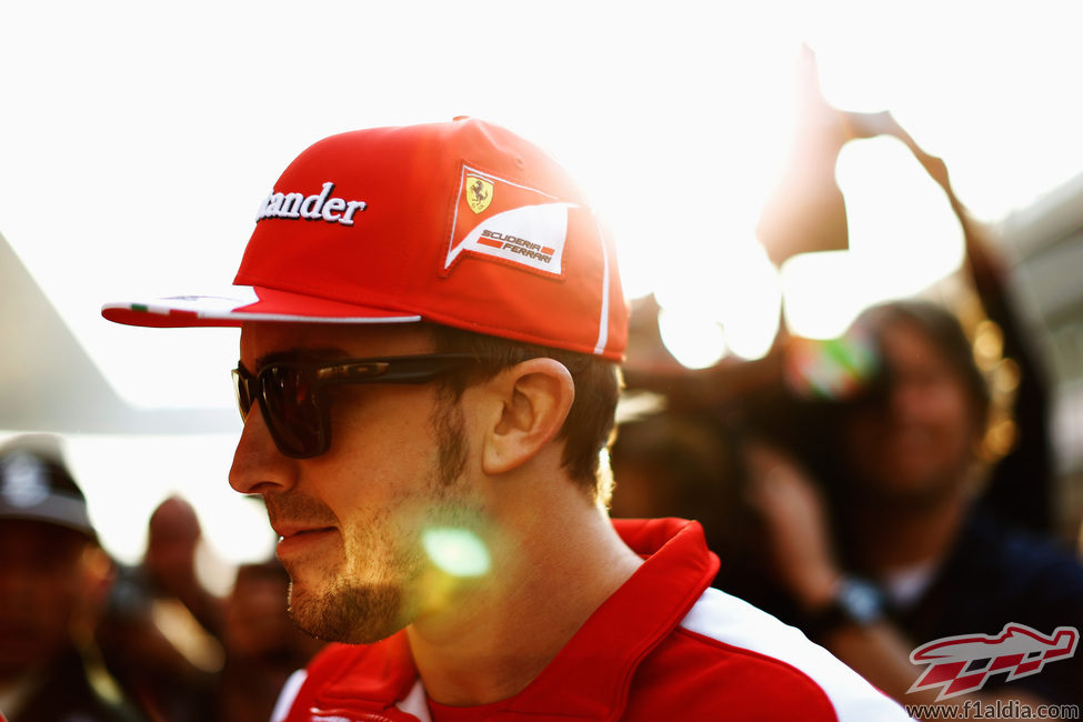 Fernando Alonso en el pitlane de China