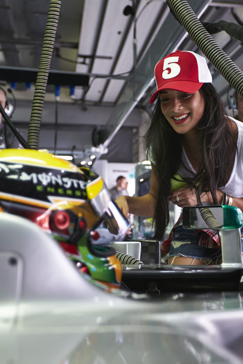 Nicole Scherzinger apoyando a Lewis Hamilton