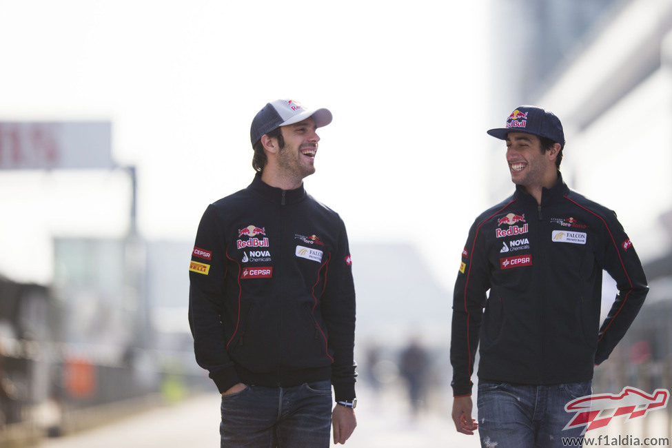 Daniel Ricciardo y Jean-Eric Vergne sonriendo