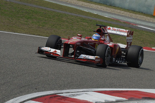 Fernando Alonso rueda en los Libres 1 del GP de China 2013