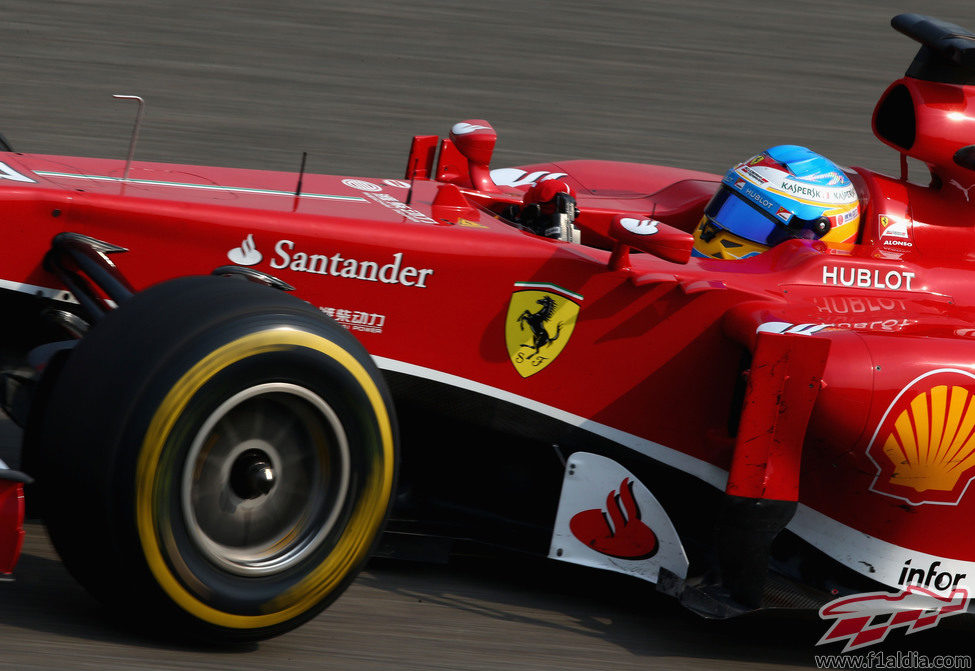 Fernando Alonso rodando en Shanghái