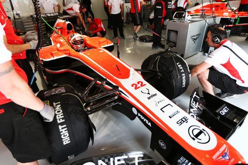 Jules Bianchi en el box de Marussia