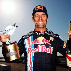 Webber posa con su trofeo