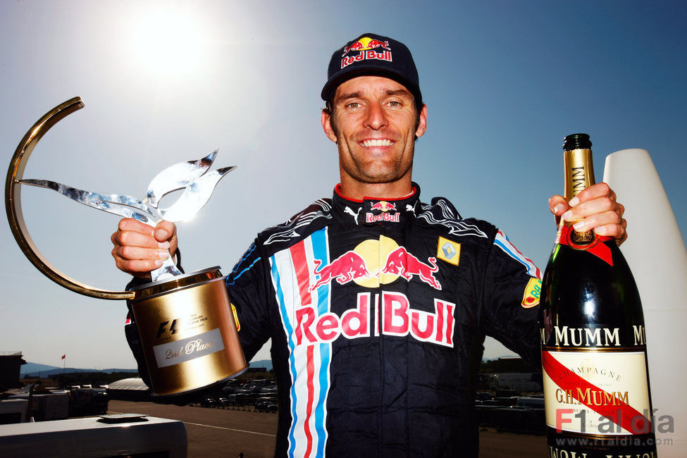 Webber posa con su trofeo