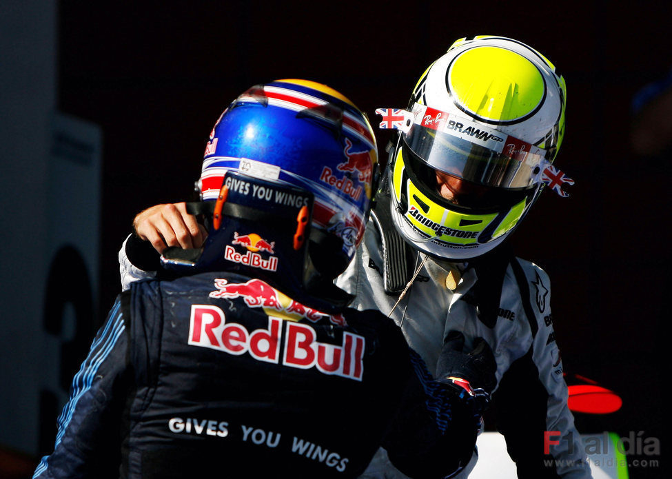 Webber felicita a Button