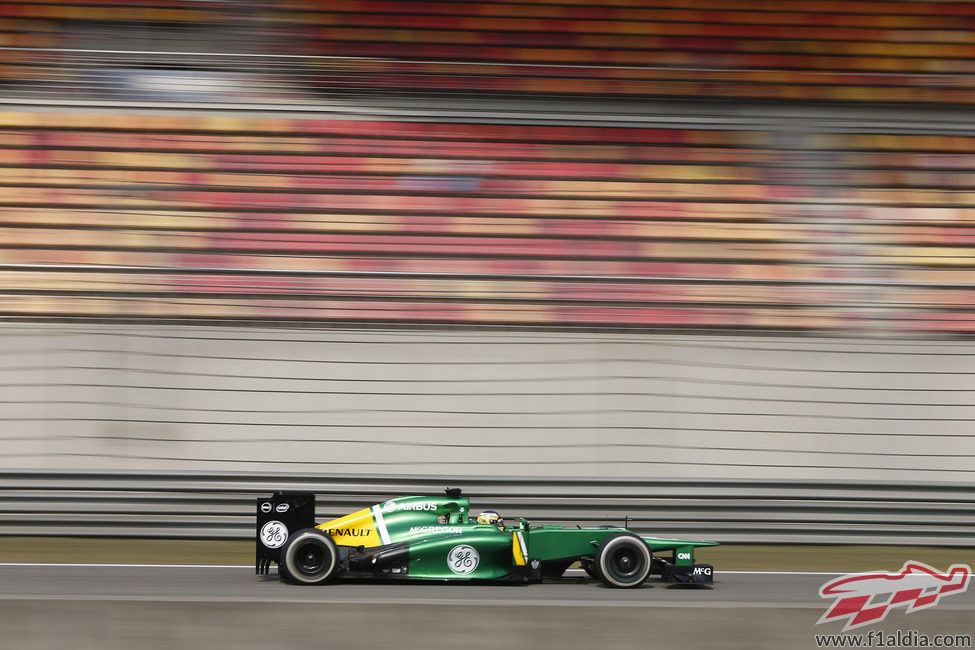 Charles Pic frente a la tribuna china