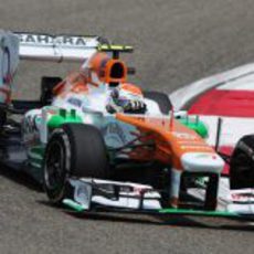 Adrian Sutil rodando en el primer sector