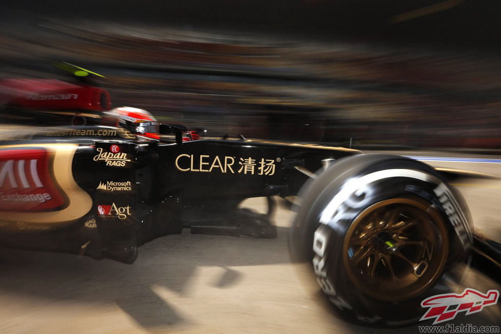 Romain Grosjean con el Lotus E21