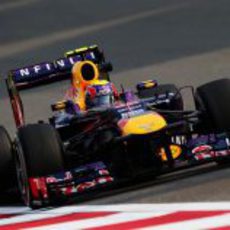 Mark Webber con el RB9 en China