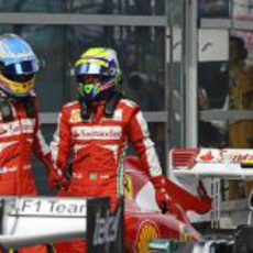 Felipe Massa y Fernando Alonso al terminar la clasificación en China