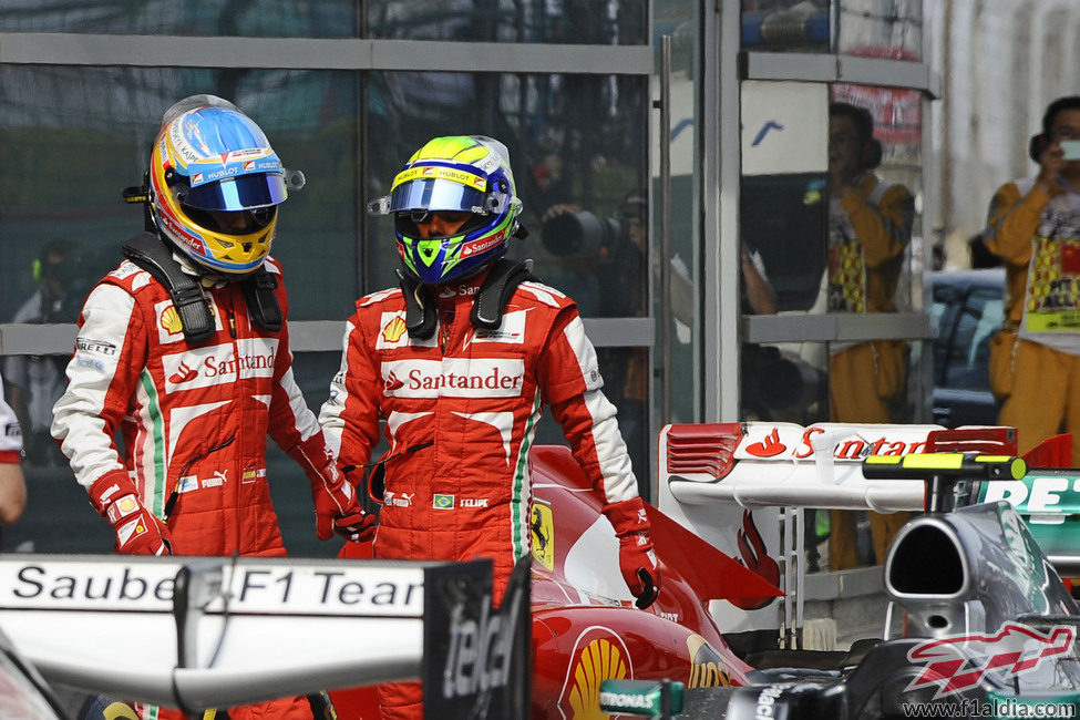 Felipe Massa y Fernando Alonso al terminar la clasificación en China