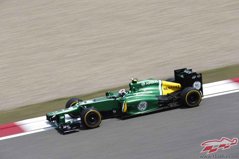 Giedo van der Garde maneja su CT03 en el trazado de Shanghái