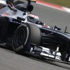 Valtteri Bottas luchando para marcar un buen tiempo en su FW35