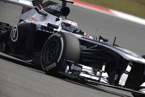 Valtteri Bottas luchando para marcar un buen tiempo en su FW35