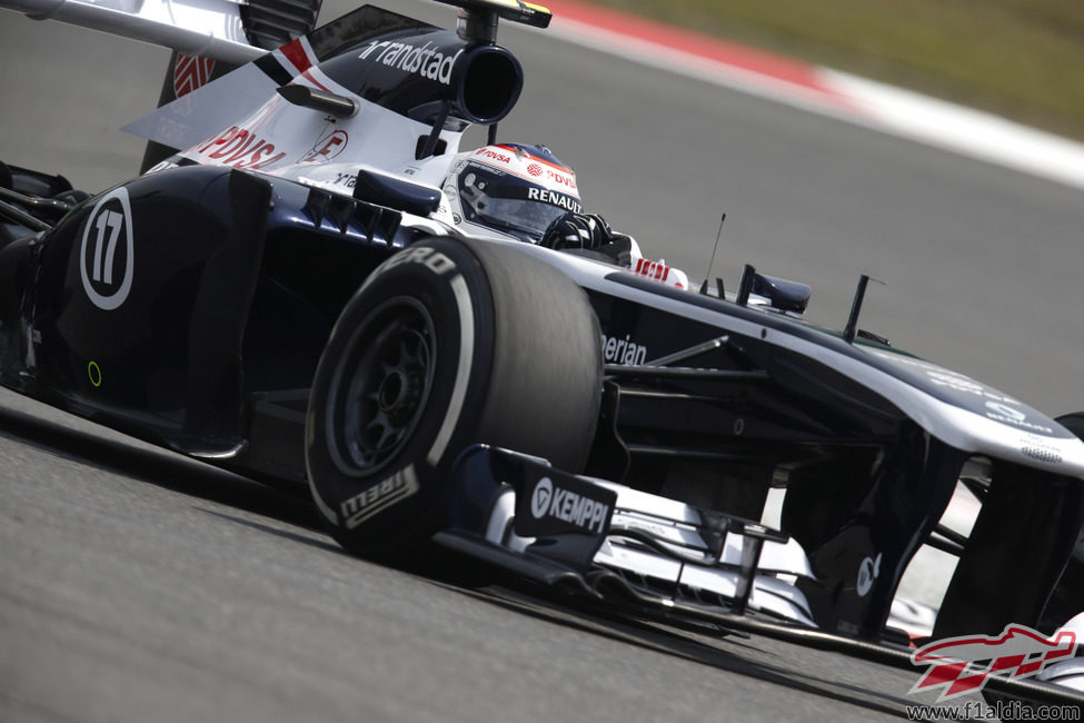 Valtteri Bottas luchando para marcar un buen tiempo en su FW35