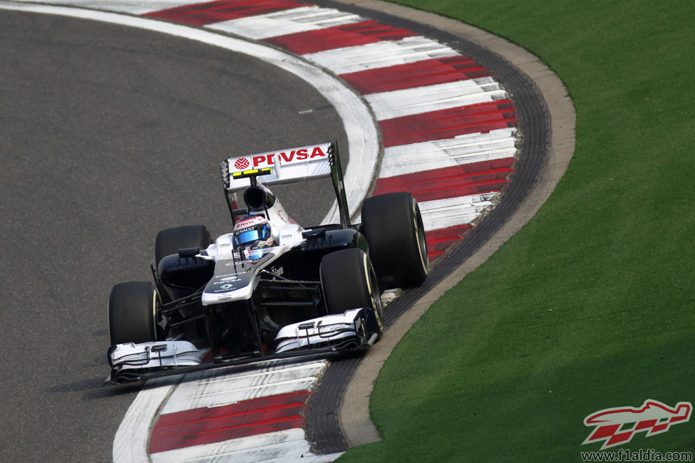 Valtteri Bottas afronta una de las curvas del trazado de Shanghái