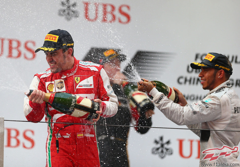 Fernando Alonso gana el Gran Premio de China