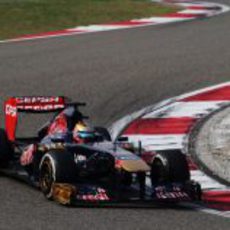 Jean-Eric Vergne estuvo a punto de abandonar por un toque en China