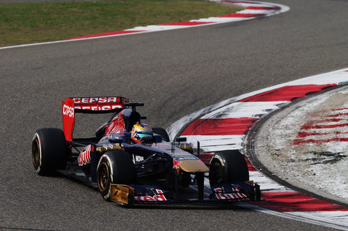 Jean-Eric Vergne estuvo a punto de abandonar por un toque en China