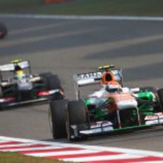 Adrian Sutil tuvo que abandonar en China