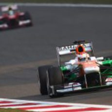 Paul di Resta en la recta de atrás de Shanghái