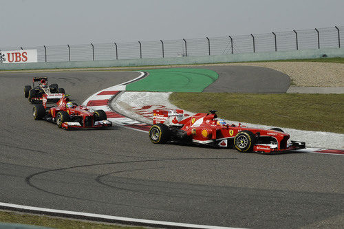 Alonso y Massa ganaron posiciones en la salida del GP de China 2013