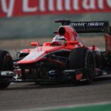 Jules Bianchi traza otra de las curvas del GP de China 2013