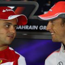 Felipe Massa y Jenson Button en la sala de prensa