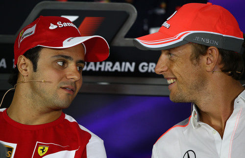 Felipe Massa y Jenson Button en la sala de prensa