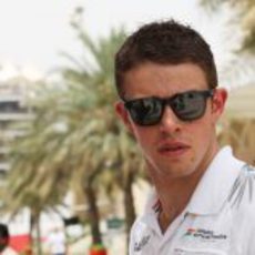 Paul di Resta en el paddock de Sakhir