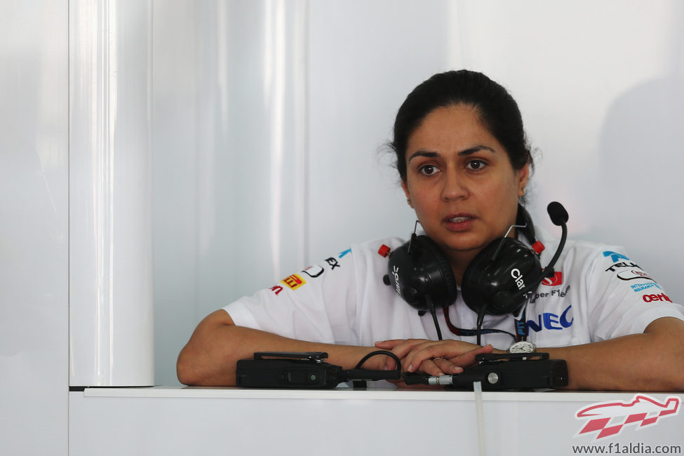 Monisha Kaltenborn en el box de Sauber