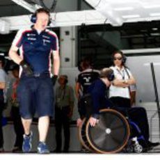 Los Williams en el box de su equipo