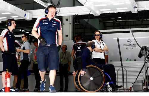 Los Williams en el box de su equipo