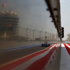 Esteban Gutiérrez con el Sauber C32 saliendo del pitlane