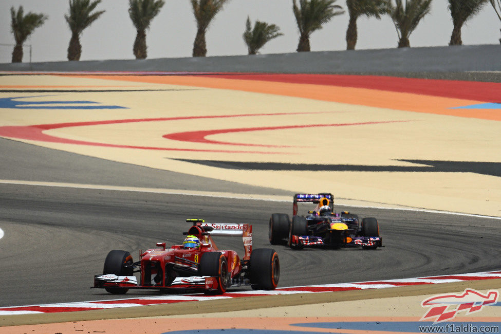 Felipe Massa y Sebastian Vettel se encuentran en pista