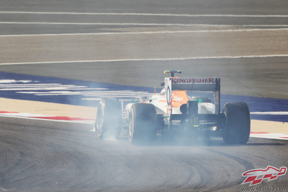 Adrian Sutil se pasa de frenada en Baréin