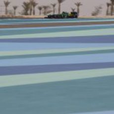 Giedo van der Garde maneja su CT03 en el desierto de Baréin