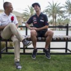 Daniel Ricciardo atiende a los medios desplazados a Baréin